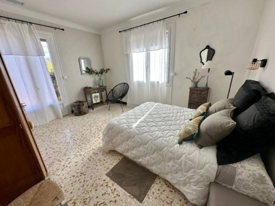 Appartement St Laurent 생 로랑 드 라 살랑크 외부 사진