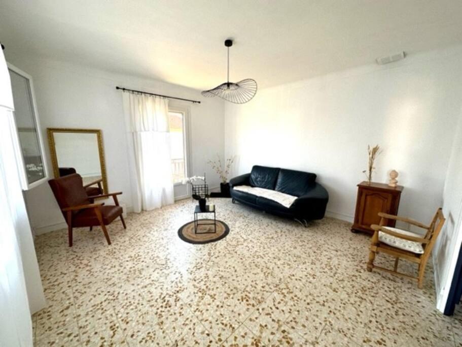 Appartement St Laurent 생 로랑 드 라 살랑크 외부 사진
