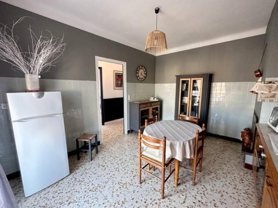 Appartement St Laurent 생 로랑 드 라 살랑크 외부 사진